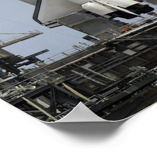 Space Shuttle Endeavour auf der Ladestation Poster (Ecke)