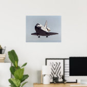 Space Shuttle Endeavour bereitet sich auf Land vor Poster (Heimbüro)