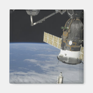 Space Shuttle Endeavour, ein Sojus-Raumschiff Magnet