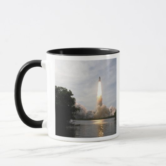 Space Shuttle Endeavour hebt 4 Tasse (Links)