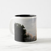 Space Shuttle Endeavour hebt 4 Zweifarbige Tasse (Vorderseite Links)