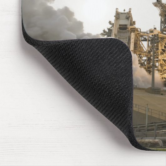 Space Shuttle Endeavour hebt 5 Mousepad (Ecke)
