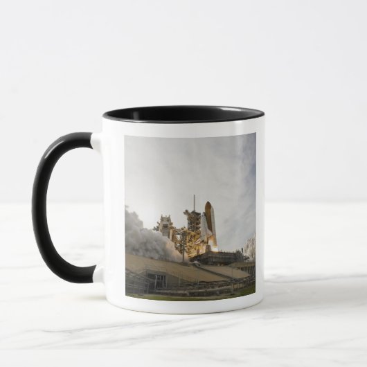 Space Shuttle Endeavour hebt 5 Tasse (Links)