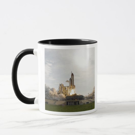 Space Shuttle Endeavour hebt 8 Tasse (Links)