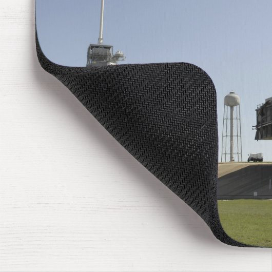 Space Shuttle Endeavour nähert sich dem Start p Mousepad (Ecke)