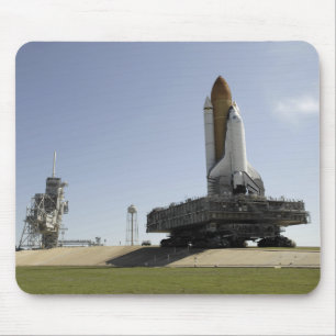 Space Shuttle Endeavour nähert sich dem Start p Mousepad