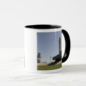 Space Shuttle Endeavour nähert sich dem Start p Tasse (VorderseiteRechts)