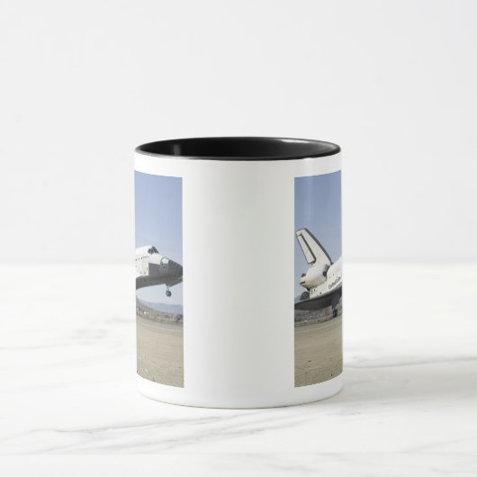Space Shuttle Endevor's Hauptfahrwerk Tasse (Zentrum)