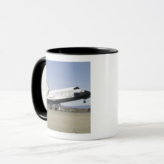 Space Shuttle Endevor's Hauptfahrwerk Tasse (Vorderseite Links)