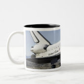 Space Shuttle Endevor's Hauptfahrwerk Zweifarbige Tasse (Links)