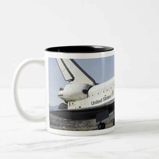 Space Shuttle Endevor's Hauptfahrwerk Zweifarbige Tasse (Links)