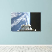 Space Shuttle Endevor's Nutzlastschacht Leinwanddruck (Insitu (Holzboden))