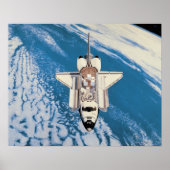 Space Shuttle im Orbit Poster (Vorne)