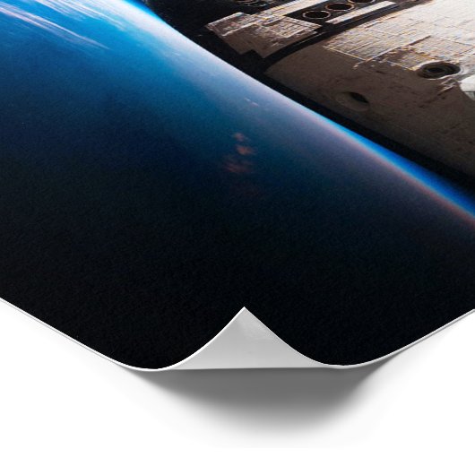 Space Shuttle in Space Poster mit Erde (Ecke)