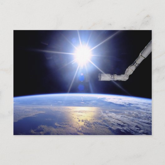 Space Shuttle Robot Arm Earth Orbit Sunburst Postkarte (Vorderseite)
