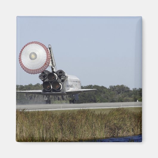 Space Shuttleservice Atlantis entfaltet seinen Dra Magnet (Vorne)