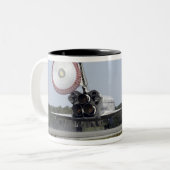 Space Shuttleservice Atlantis entfaltet seinen Dra Zweifarbige Tasse (Vorderseite Links)