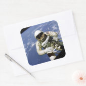Spacewalk Quadratischer Aufkleber (Umschlag)