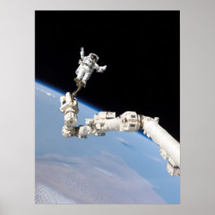 Spacewalk während STS-114 Shuttle-Mission zum ISS Poster