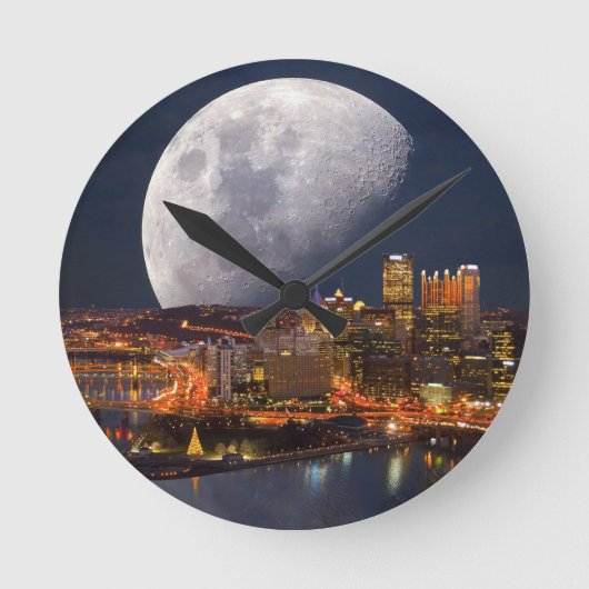 Spacey Pittsburgh Runde Wanduhr (Vorderseite)