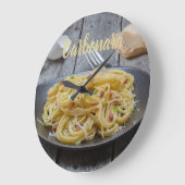 Spaghetti Carbonara Pasta mit Bacon und Parmesan Große Wanduhr (Winkel)