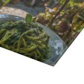 Spaghetti mit Creamy Spinach Sauce Schneidebrett (Ecke)