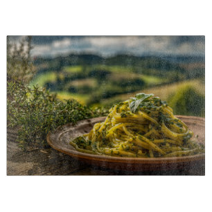 Spaghetti mit frischen Kräutern Schneidebrett