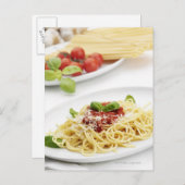 Spaghetti mit Tomatensauce und Basilikum Postkarte (Vorne/Hinten)