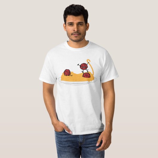 Spaghetti- und Fleischklöschenteigwarennudeln T-Shirt (Vorne ganz)