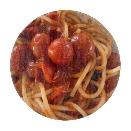 Spaghetti und Tomatenglas Schneidebrett