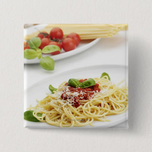 Spaghettis mit Tomatensauce und Basilikum Button