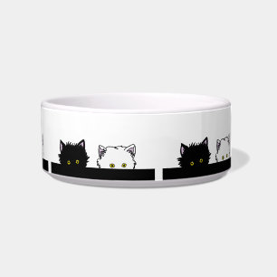 Spähen der Kätzchen Napf