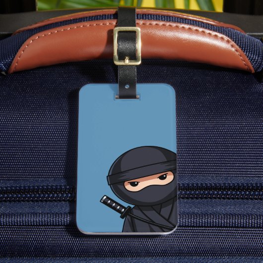 Spähender Ninja-Krieger auf Blau Gepäckanhänger (Vorderseite Insitu 2)