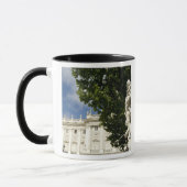 Spanien, Madrid. Königspalast. Tasse (Links)