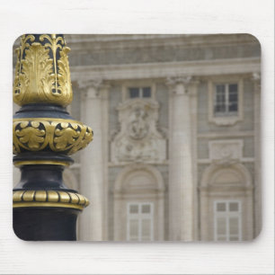 Spanien, Madrid. Königspalast, verzierte Goldlamp Mousepad