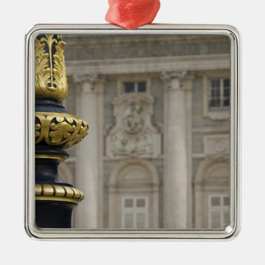 Spanien, Madrid. Königspalast, verzierte Goldlampe Silbernes Ornament (Vorne)