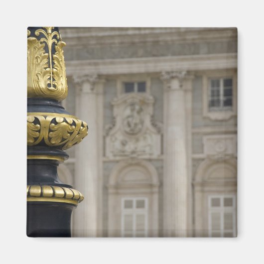 Spanien, Madrid. Königspalast, verzierte vergoldet Magnet (Vorne)