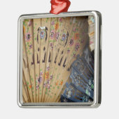 Spanien, Provinz Cadiz, Sevilla. Historischer Sant Ornament Aus Metall (Links)