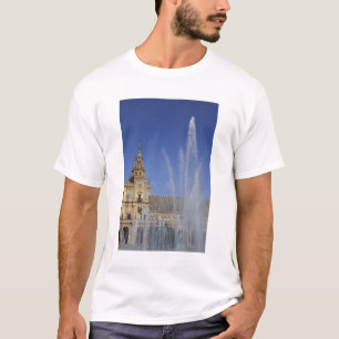 Spanien, Sevilla, Andalusien Brunnen und verziert T-Shirt