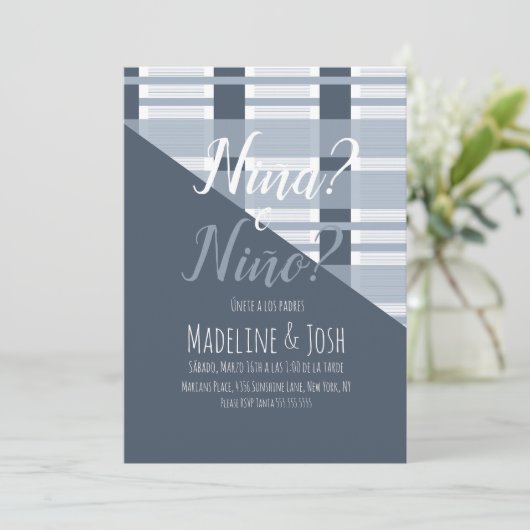 Spanisch Geschlecht offenbart Junge oder Mädchen K Einladung (Stehend Vorderseite)