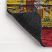 Spanische Flagge mit rauem hölzernem Korn-Effekt Mousepad (Ecke)