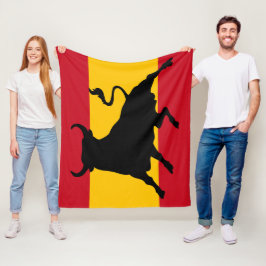 Spanische Flagge mit Stier Fleecedecke