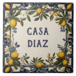 Spanischer Lemon Custom House Name Plakat Plaque Z Fliese<br><div class="desc">Namensschild des Hauses, personalisierte Hausbezeichnung, persönliches,  individuelles Textzeichen, Zitronenbauernhof Casa Keramik Kachel, Gelb Zitronenfrucht, traditionelle portugiesische spanische , Familienname, Italienischer Bauernhof Zuhause-Beschilderung, dekorative antike Landhaus, Blaue und weiße Vintage Kunst</div>