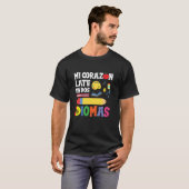 Spanischlehrer Zweisprachig - Mi Corazon Late En D T-Shirt (Vorne ganz)