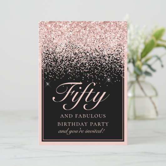 Sparkle Pink Glitzer Fünfzig und fabelhaft Geburts Einladung (Stehend Vorderseite)