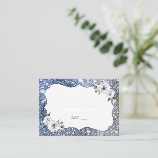 Sparkle Silver Blue Glitzer und Blumenhochzeit Platzkarte (Stehend Vorderseite)