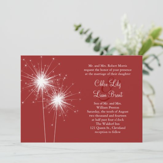 Sparkler bei Red Wedding Einladung (Stehend Vorderseite)