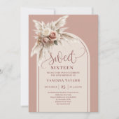 Sparkling Boho Arch Powder Pink Pampas Floral 16th Einladung (Vorderseite)
