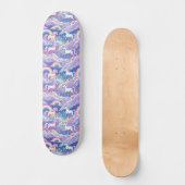 Sparkly rainbow and unicorns on clouds skateboard (Vorderseite)