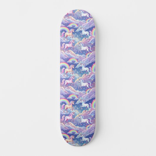 Sparkly rainbow and unicorns on clouds skateboard (Vorderseite)